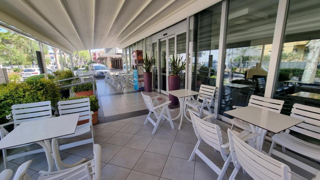 Hotel Costanza Cesena Bagian luar foto