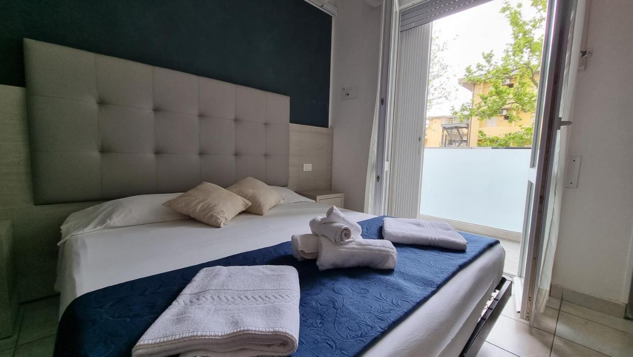 Hotel Costanza Cesena Bagian luar foto